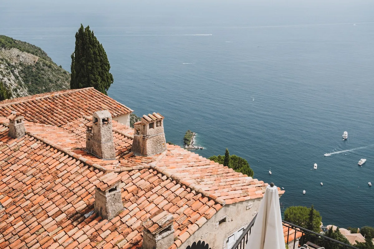 Toits mediterraneens vue du ciel